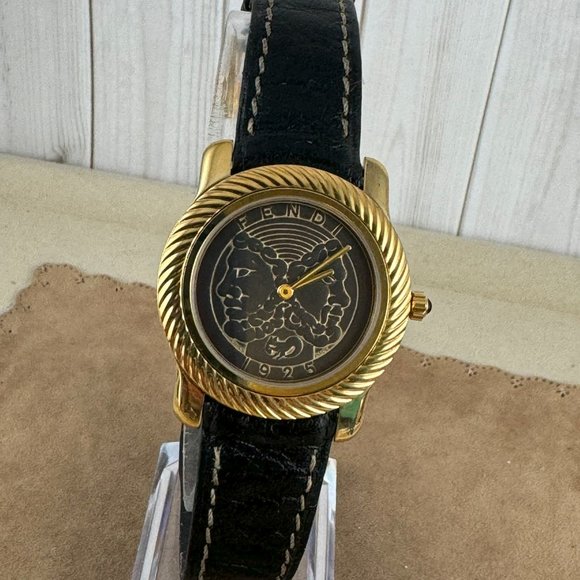 SOLD Fendi 1925 Roman Coin Watch Reverse marked FENDI 800G - Picture 3 of 11